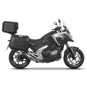 Kompletní sada černých hliníkových kufrů SHAD TERRA BLACK , 48L topcase 47L/47L boční kufry, včetně montážní sady a plotny SHAD HONDA NC 750 X 2021-