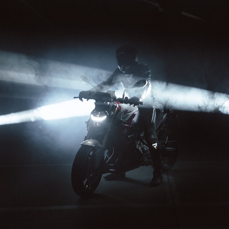 Rebelhorn Fighter zwart-witte motorbroek uitverkoop