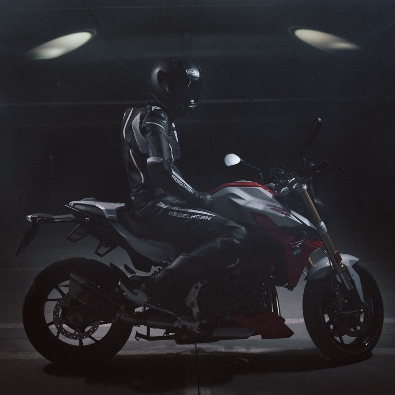 Rebelhorn Fighter zwart-witte motorbroek uitverkoop