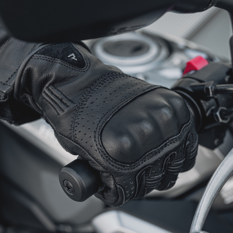 Motorhandschoenen Rebelhorn Thug II zwart geperforeerd