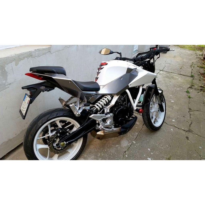 Hyosung GD250 Exiv Pijl