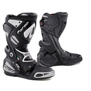 Forma Ice Pro Flow wit met zwarte motorlaarzen