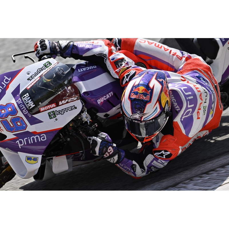 Alpinestars Supertech R-10 Team carbon rood en witte integraal motorhelm