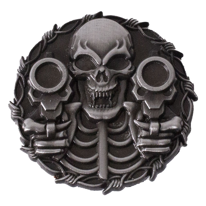 Schedelbadge met pistolen