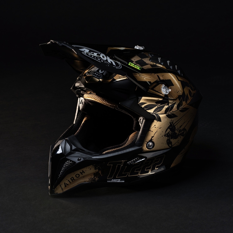 Motorcrosshelm Airoh Aviator 3.0 "TC 222 THE LEGEND" zwart-goud