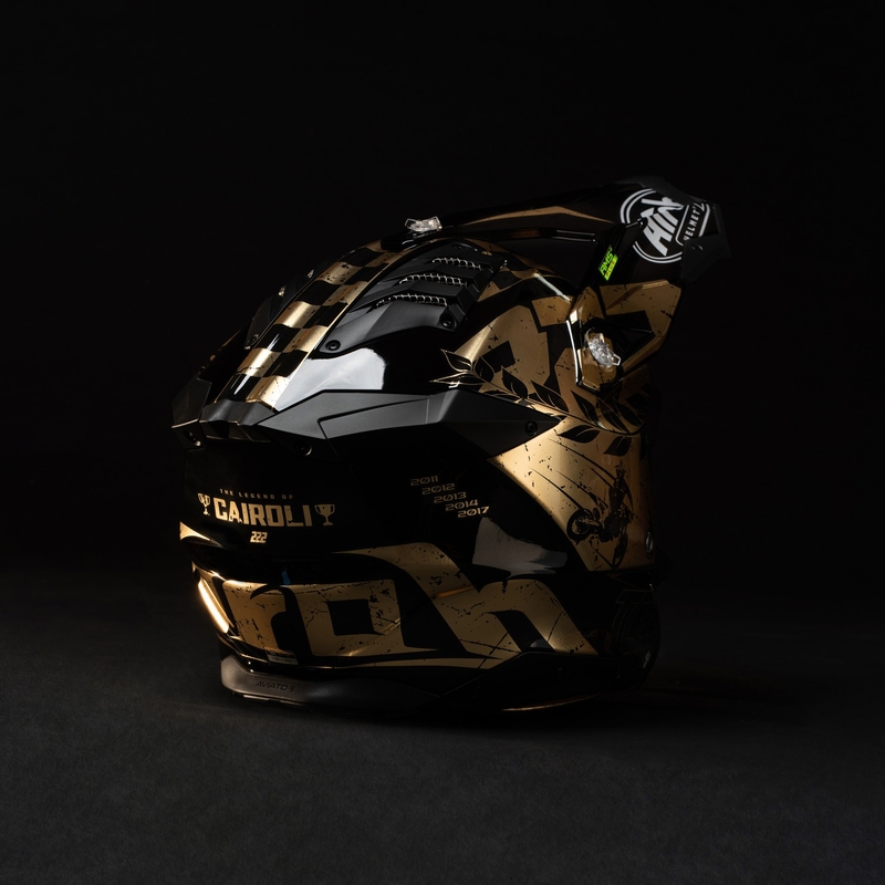 Motorcrosshelm Airoh Aviator 3.0 "TC 222 THE LEGEND" zwart-goud