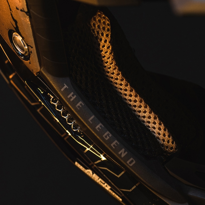 Motorcrosshelm Airoh Aviator 3.0 "TC 222 THE LEGEND" zwart-goud