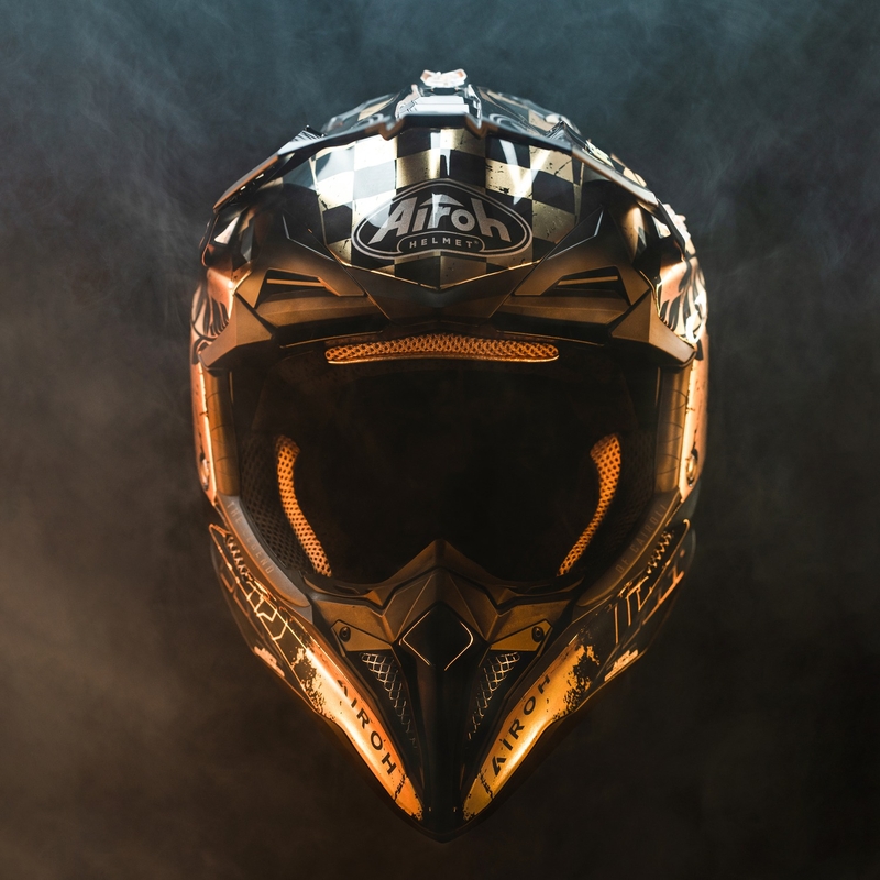 Motorcrosshelm Airoh Aviator 3.0 "TC 222 THE LEGEND" zwart-goud