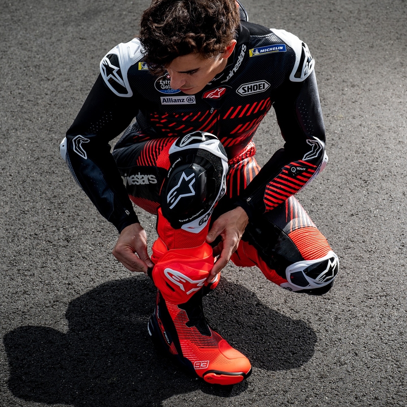 Alpinestars Supertech R Vented limited edition MM93 Marc Marquez fluor rood-blauw-zwarte motorlaarzen