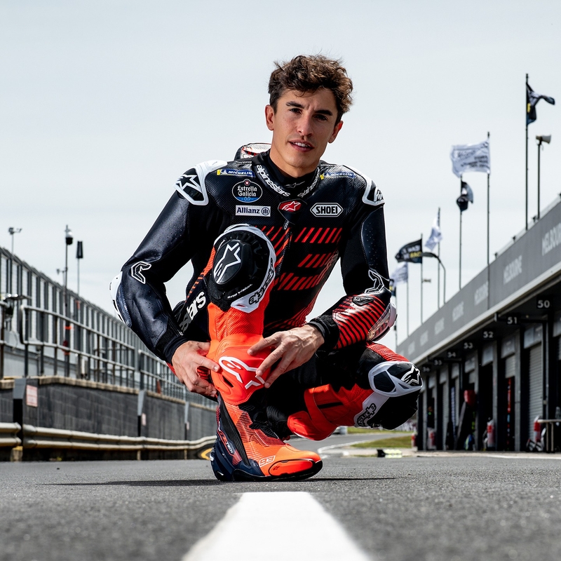 Alpinestars Supertech R Vented limited edition MM93 Marc Marquez fluor rood-blauw-zwarte motorlaarzen
