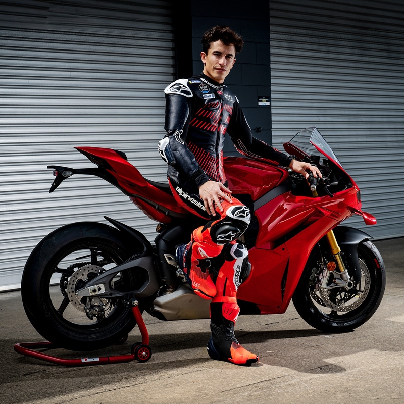 Alpinestars Supertech R Vented limited edition MM93 Marc Marquez fluor rood-blauw-zwarte motorlaarzen