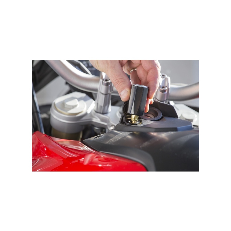 DIN-adapter van kleine moto-stopcontact naar auto-stopcontact