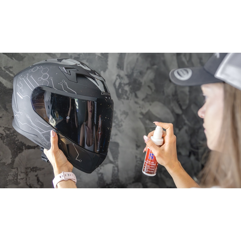 Vizier- en helmreiniger S100 met microvezeldoekje - Vizier- en helmreiniger 100 ml
