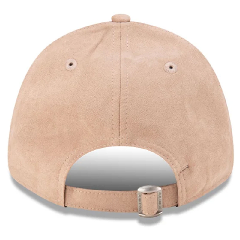 Red Bull pet beige