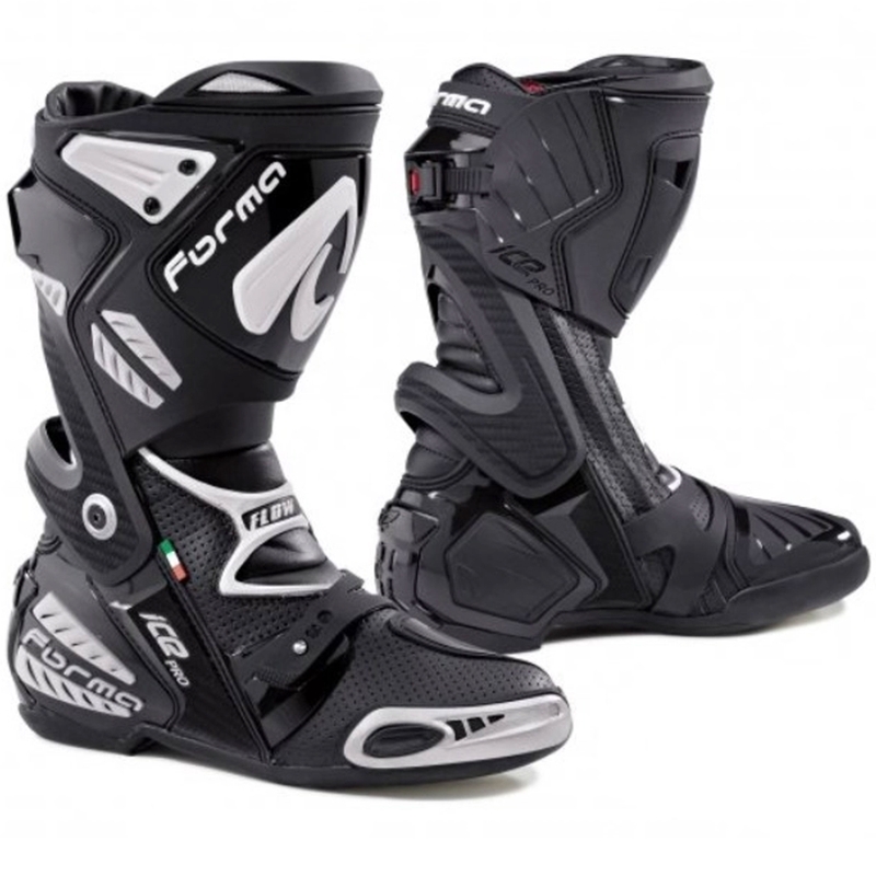 Forma Ice Pro Flow wit met zwarte motorlaarzen