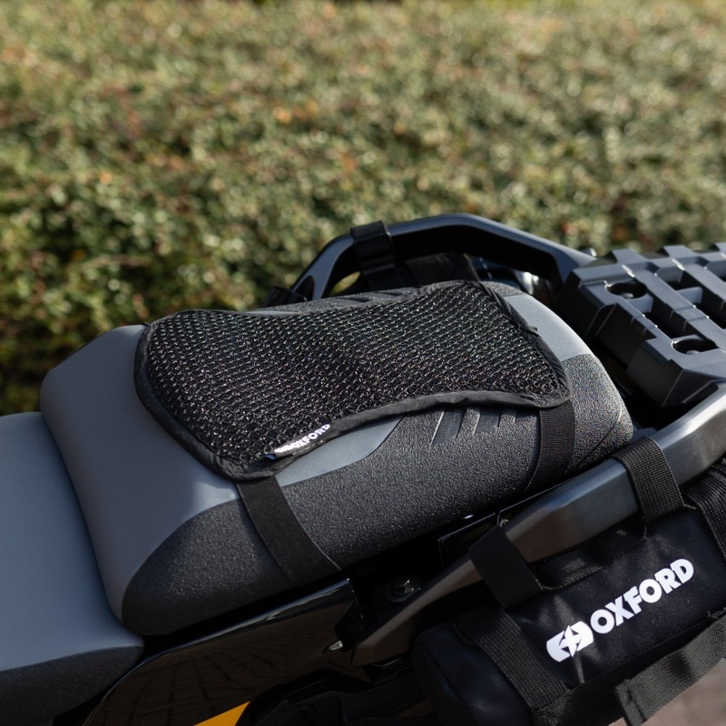 Ventilatiepad boven de passagiersstoel en Enduro Oxford Cool Seat Pillion And Enduro zwart