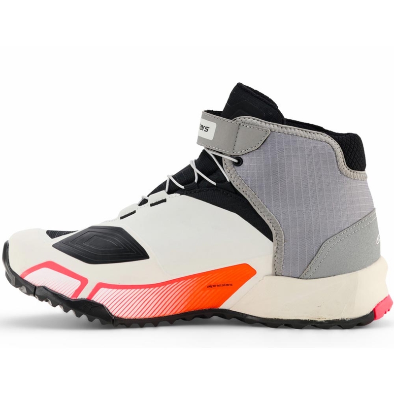 Alpinestars Stella CR-X Drystar motorlaarzen voor dames in de kleuren wit, lichtgrijs, zwart en fluorescerend roze.