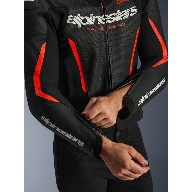 Alpinestars GP Force V2 Airflow leren motorjas in zwart-fluorescerend rood-wit