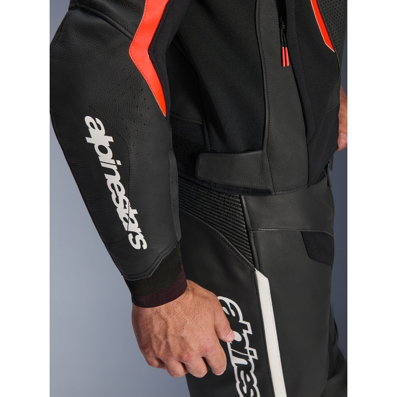 Alpinestars GP Force V2 Airflow leren motorjas in zwart-fluorescerend rood-wit