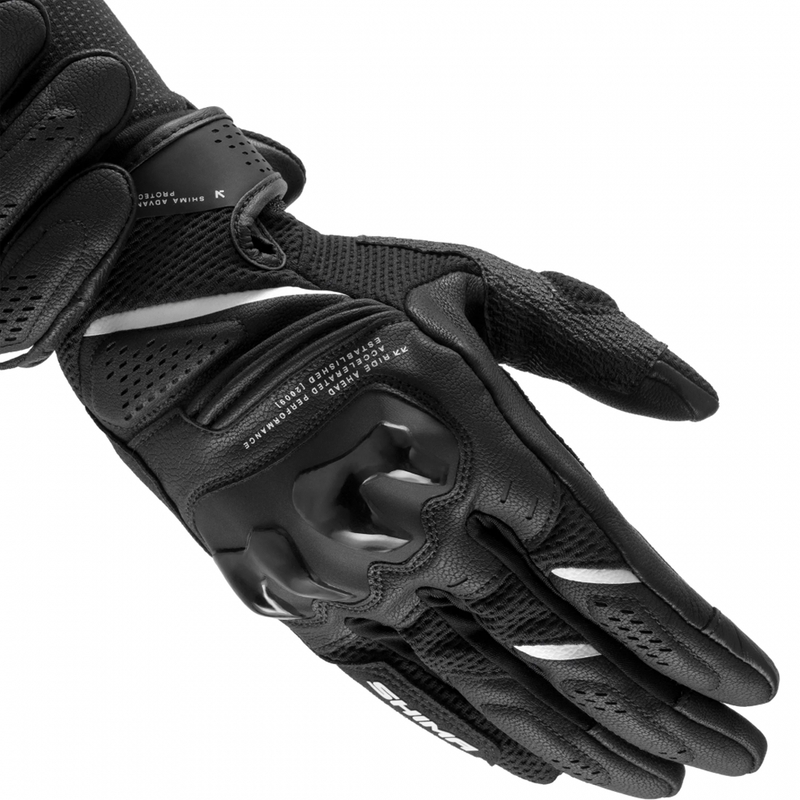 Motorhandschoenen voor dames van Shima Spark 3.0 in zwart-wit.